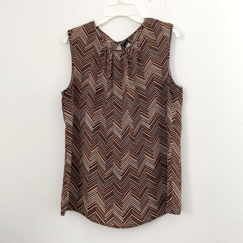 Tahari sleeveless geometric print  top